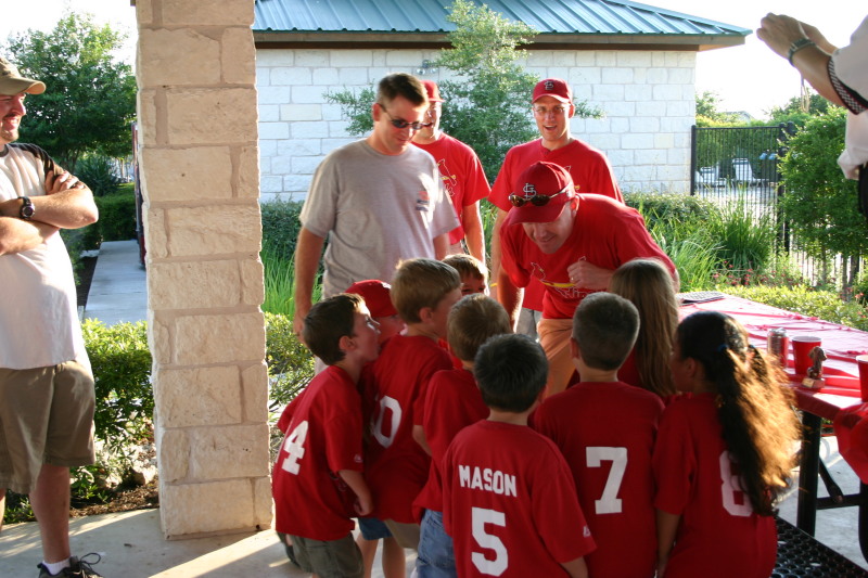 2006/05(May)/Tball-party/800x600_2006-05-23-Tball-party-08.JPG