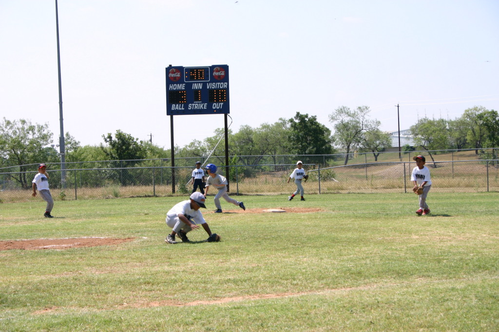 2006/06(June)/2006-06-11-Tball-Tournament/1024x768_2006-06-11-PYSA-Bulldog-Tournament-12-Chance.JPG
