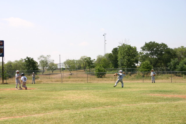 2006/06(June)/2006-06-11-Tball-Tournament/640x480_2006-06-11-PYSA-Bulldog-Tournament-03.JPG