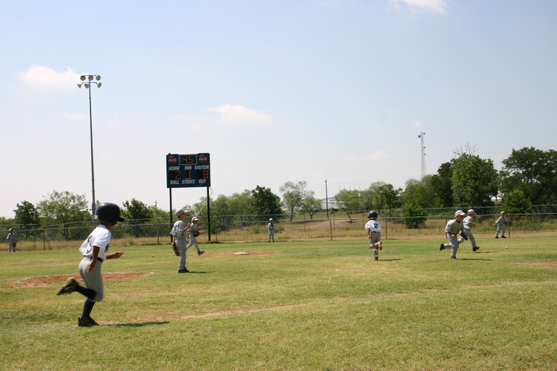2006/06(June)/2006-06-11-Tball-Tournament/800x600_2006-06-11-PYSA-Bulldog-Tournament-02.JPG