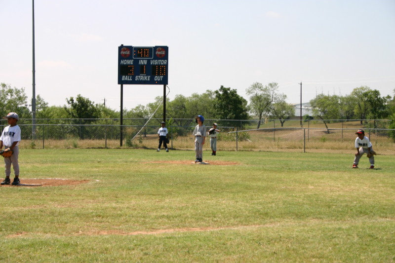 2006/06(June)/2006-06-11-Tball-Tournament/800x600_2006-06-11-PYSA-Bulldog-Tournament-10-Chance.JPG