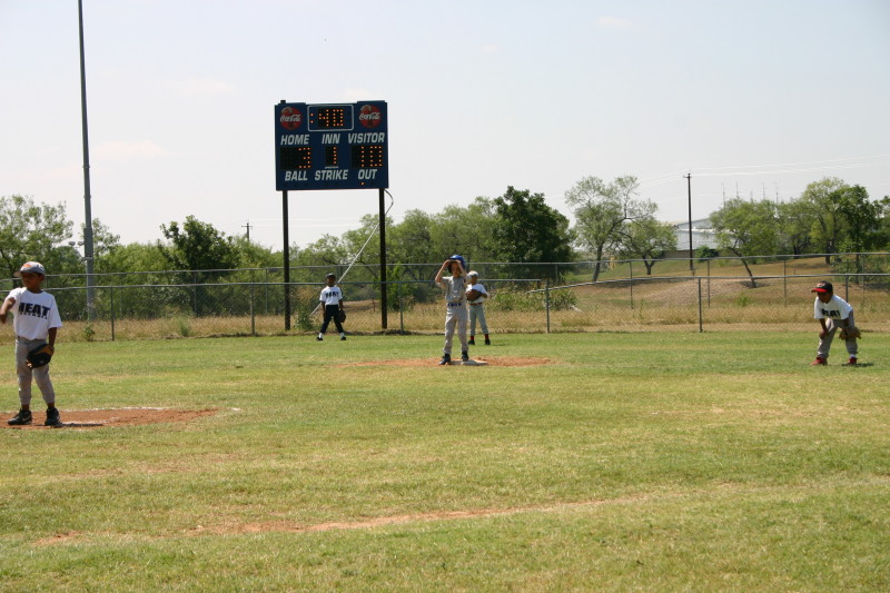 2006/06(June)/2006-06-11-Tball-Tournament/800x600_2006-06-11-PYSA-Bulldog-Tournament-11-Chance.JPG