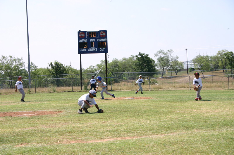 2006/06(June)/2006-06-11-Tball-Tournament/800x600_2006-06-11-PYSA-Bulldog-Tournament-12-Chance.JPG
