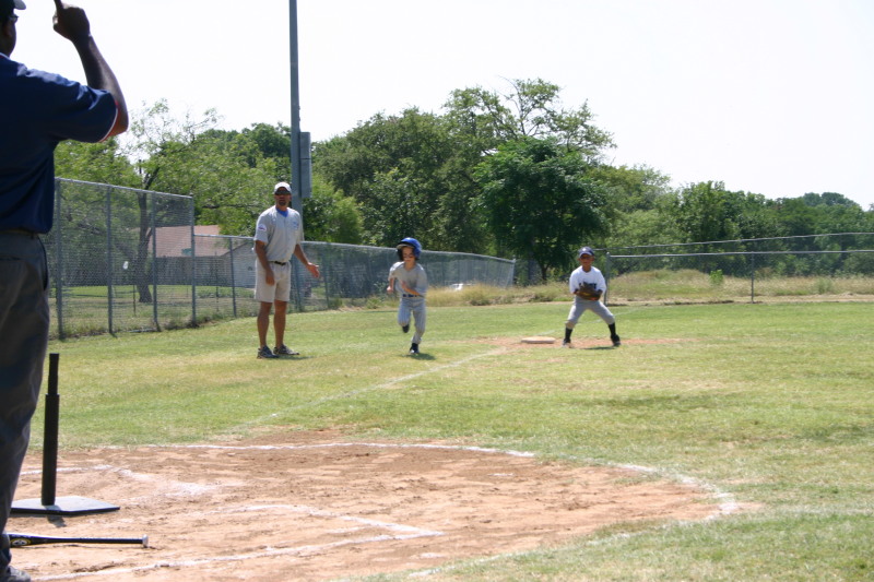 2006/06(June)/2006-06-11-Tball-Tournament/800x600_2006-06-11-PYSA-Bulldog-Tournament-16-Chance.JPG