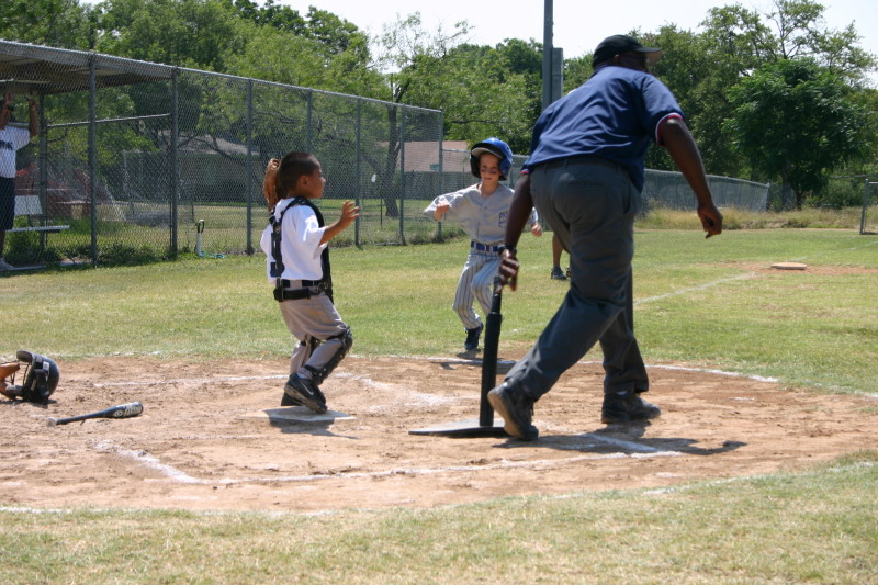 2006/06(June)/2006-06-11-Tball-Tournament/800x600_2006-06-11-PYSA-Bulldog-Tournament-19-Chance.JPG