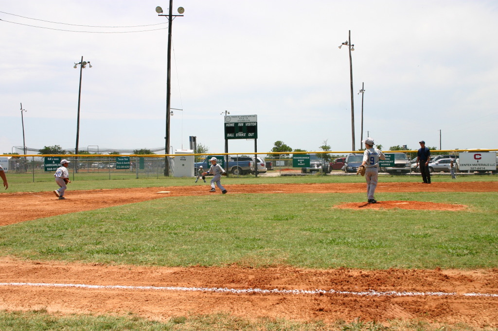 2006-06-17-Tball-AllStars-Bulldogs-Hays-CO-011-Joseph-moving-to-catch-ball-at-2nd.JPG