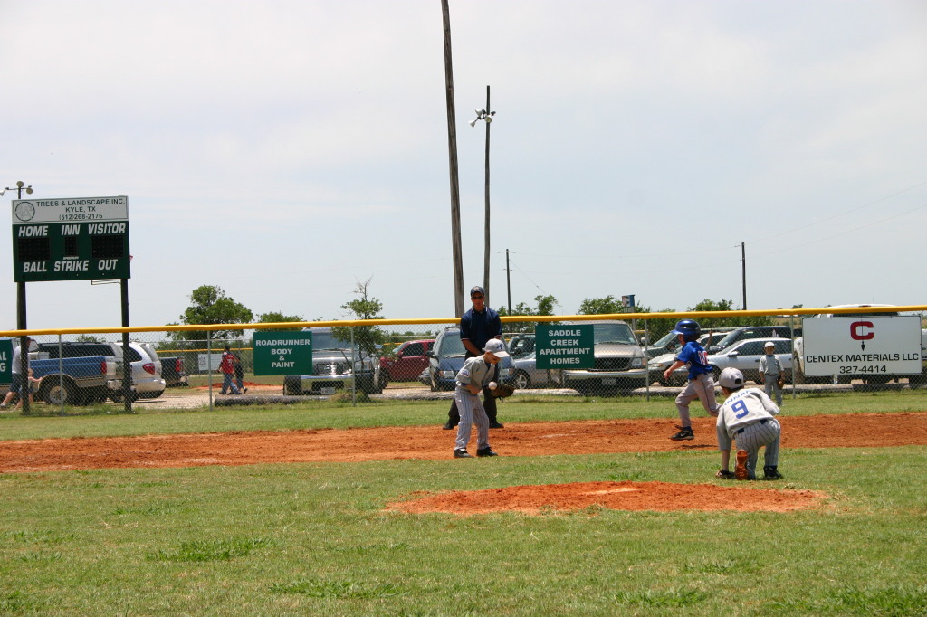 2006/06(June)/2006-06-17-Tball-practice-tournament/1024x768_2006-06-17-Tball-AllStars-Bulldogs-Hays-CO-013-Joseph-misses-at-2nd.JPG