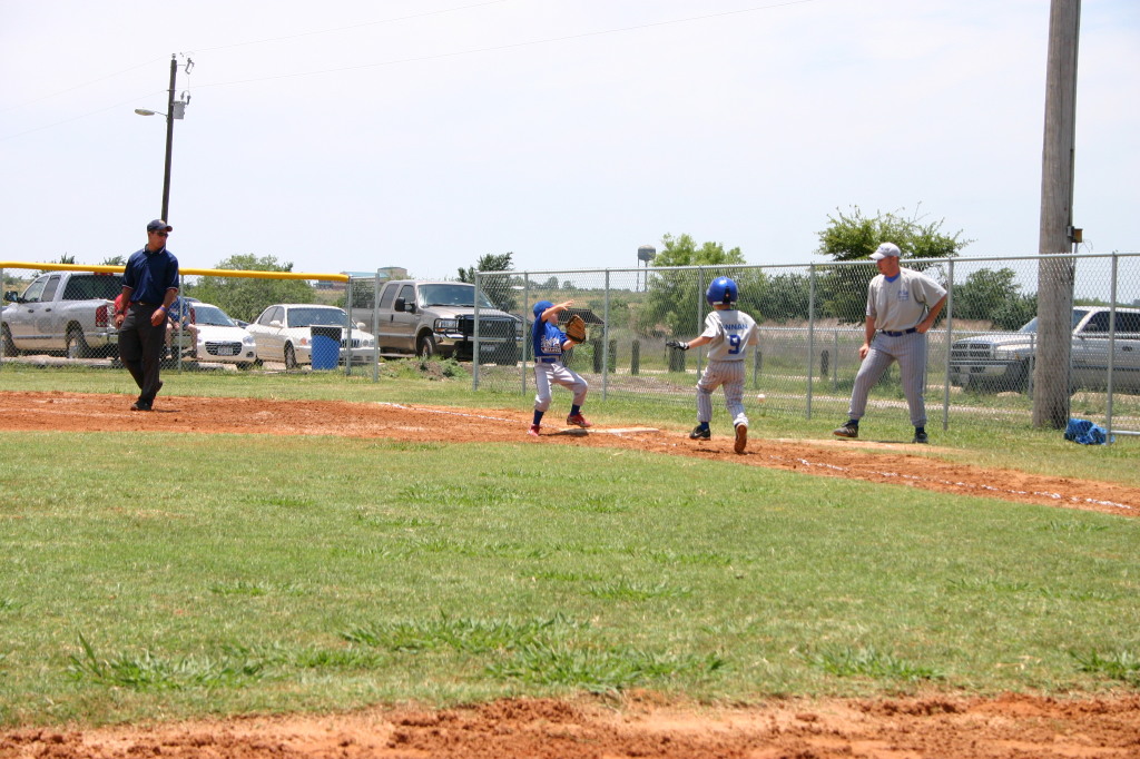 2006/06(June)/2006-06-17-Tball-practice-tournament/1024x768_2006-06-17-Tball-AllStars-Bulldogs-Hays-CO-021-Matthew-safe-at-1st.JPG