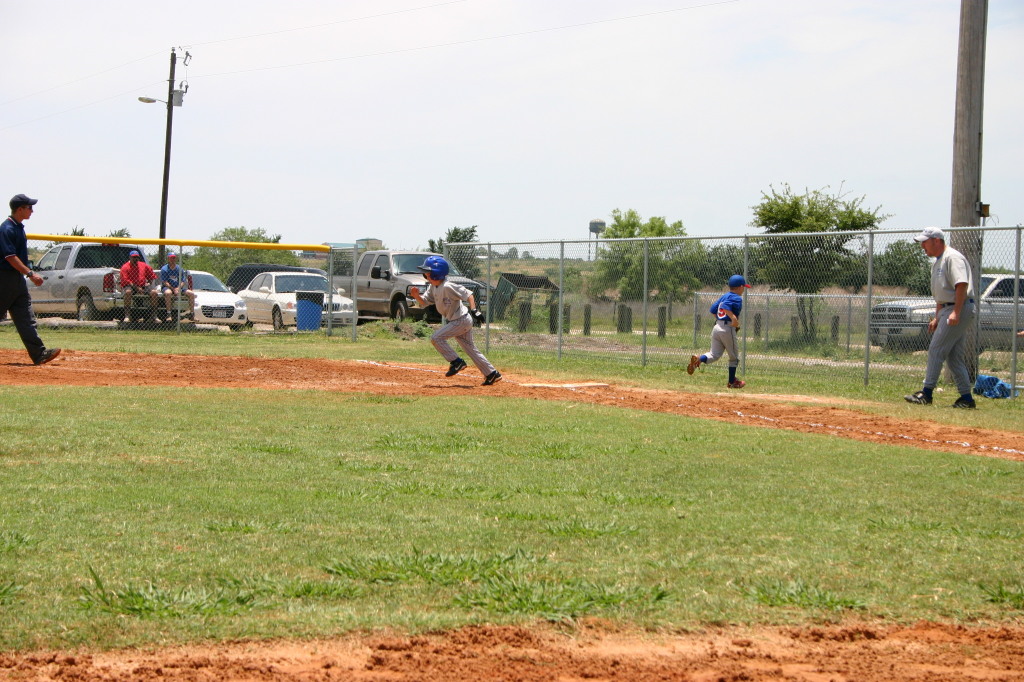 2006/06(June)/2006-06-17-Tball-practice-tournament/1024x768_2006-06-17-Tball-AllStars-Bulldogs-Hays-CO-022-Matthew-takes-2nd.JPG