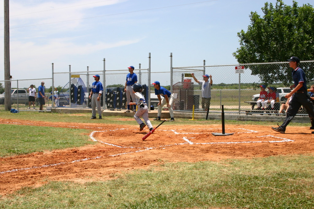 2006/06(June)/2006-06-17-Tball-practice-tournament/1024x768_2006-06-17-Tball-AllStars-Bulldogs-Hays-CO-024-Joseph-running-to-1st.JPG