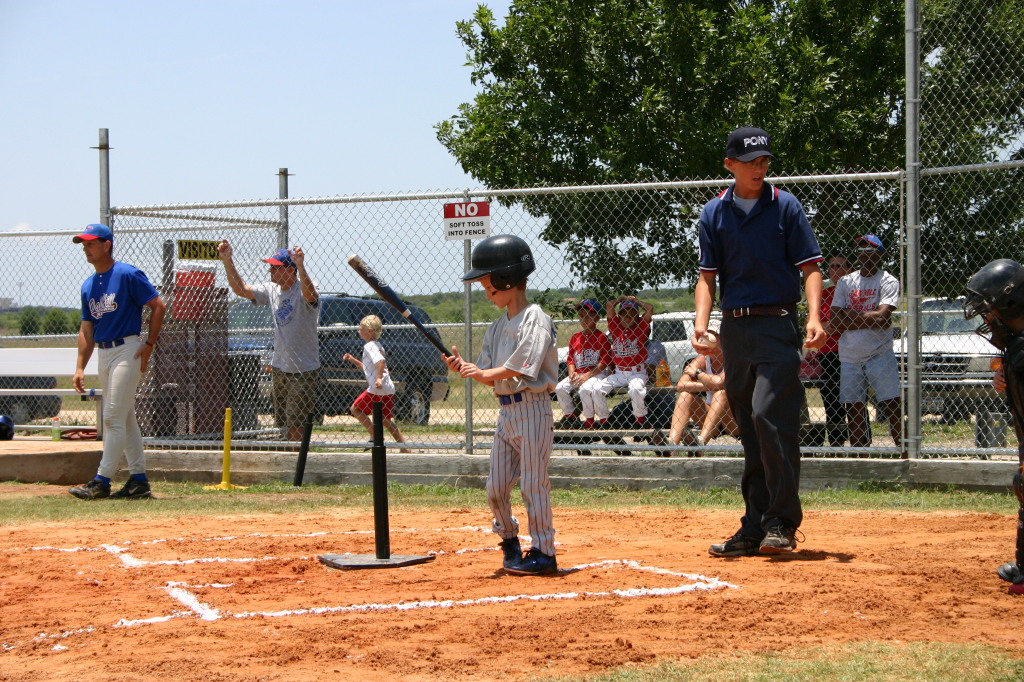 2006/06(June)/2006-06-17-Tball-practice-tournament/1024x768_2006-06-17-Tball-AllStars-Bulldogs-Hays-CO-035-Chance-ready.JPG