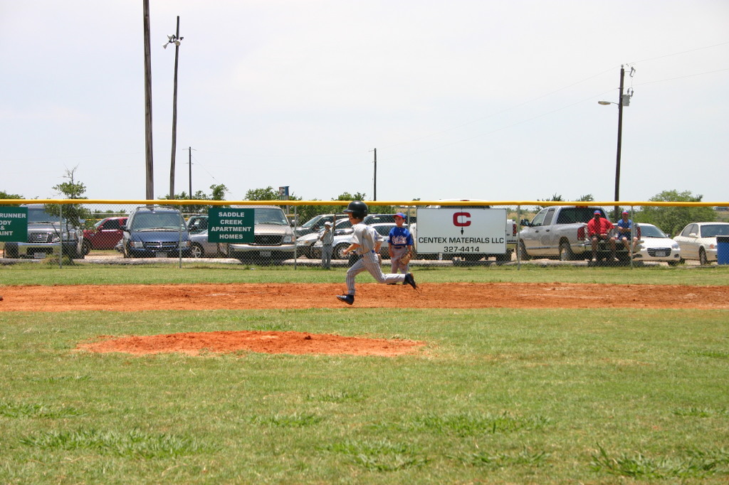 2006/06(June)/2006-06-17-Tball-practice-tournament/1024x768_2006-06-17-Tball-AllStars-Bulldogs-Hays-CO-043-Chance-runs-fast-to-2nd.JPG
