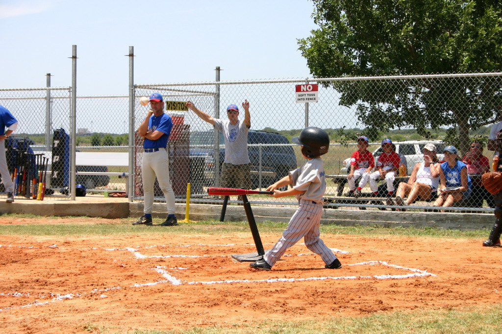 2006-06-17-Tball-AllStars-Bulldogs-Hays-CO-047-Gage-hits.JPG