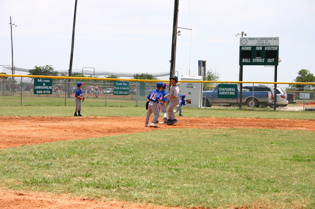 2006-06-17-Tball-AllStars-Bulldogs-Hays-CO-058-Stephen-looks-at-coach-on-3rd.JPG
