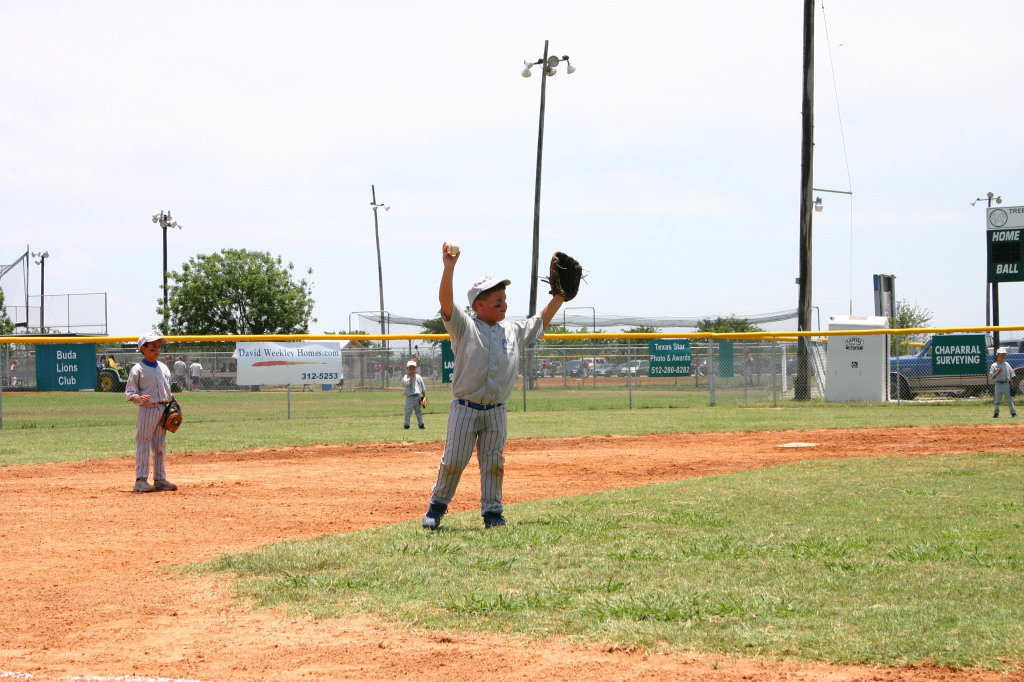 2006-06-17-Tball-AllStars-Bulldogs-Hays-CO-065-Stephen-calls-time.JPG