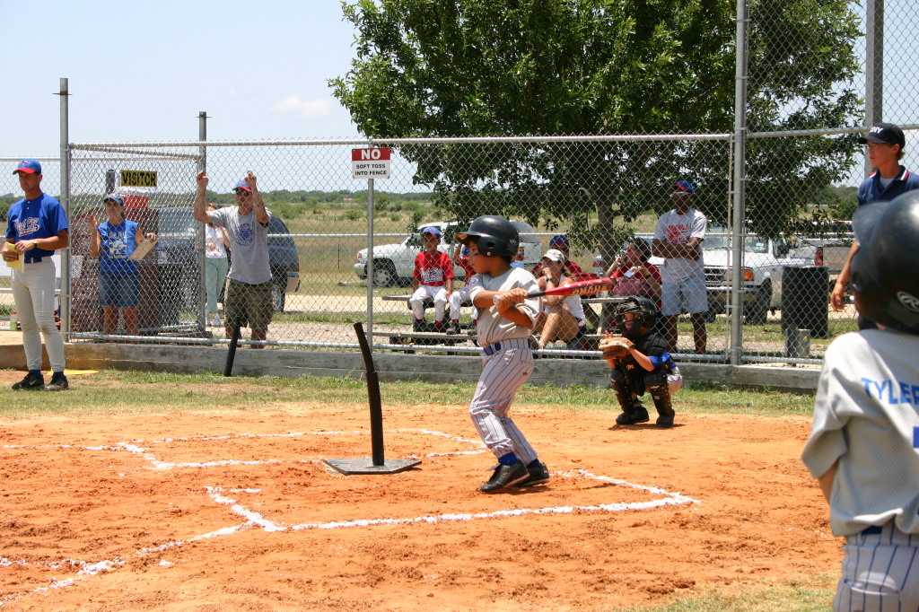 2006/06(June)/2006-06-17-Tball-practice-tournament/1024x768_2006-06-17-Tball-AllStars-Bulldogs-Hays-CO-077-Nicholas-bats.JPG