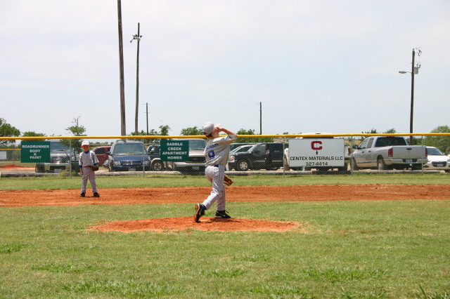 2006/06(June)/2006-06-17-Tball-practice-tournament/2006-06-17-Tball-AllStars-Bulldogs-Hays-CO-001-Matthew-throwing.JPG
