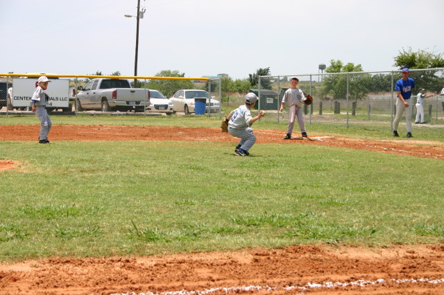 2006-06-17-Tball-AllStars-Bulldogs-Hays-CO-004-Matthew-throwing.JPG