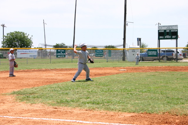 2006-06-17-Tball-AllStars-Bulldogs-Hays-CO-009-Stephen-throwing.JPG