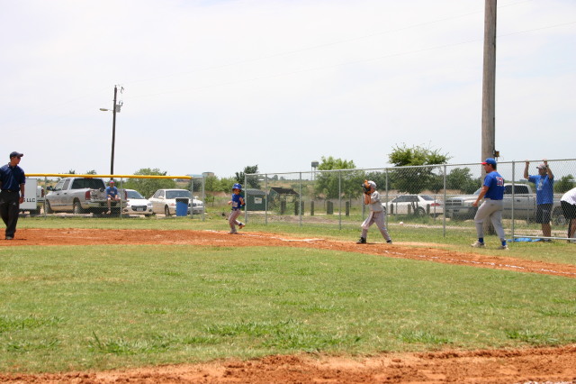 2006-06-17-Tball-AllStars-Bulldogs-Hays-CO-010-Ryan-misses.JPG
