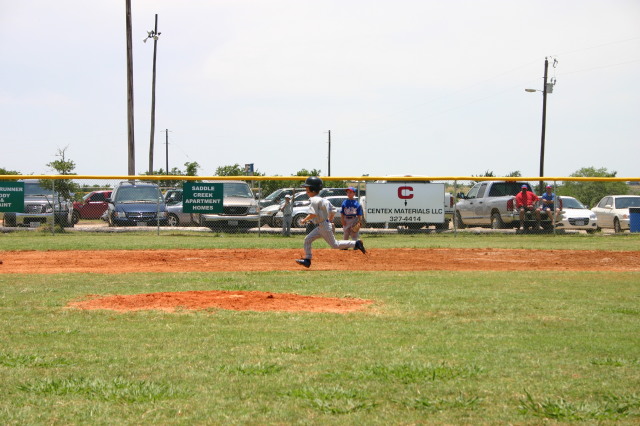 2006-06-17-Tball-AllStars-Bulldogs-Hays-CO-043-Chance-runs-fast-to-2nd.JPG