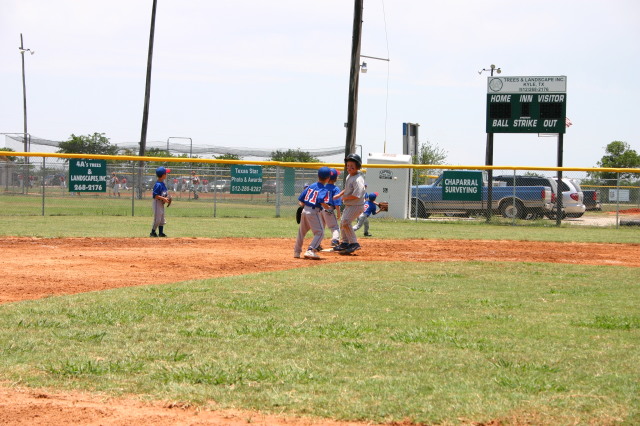 2006-06-17-Tball-AllStars-Bulldogs-Hays-CO-058-Stephen-looks-at-coach-on-3rd.JPG