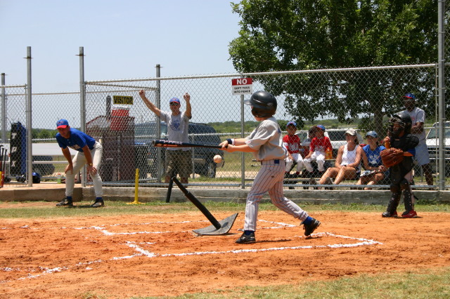 2006-06-17-Tball-AllStars-Bulldogs-Hays-CO-061-Logan-bats.JPG