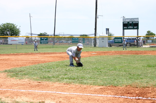 2006-06-17-Tball-AllStars-Bulldogs-Hays-CO-064-Stephen-stops-ball.JPG