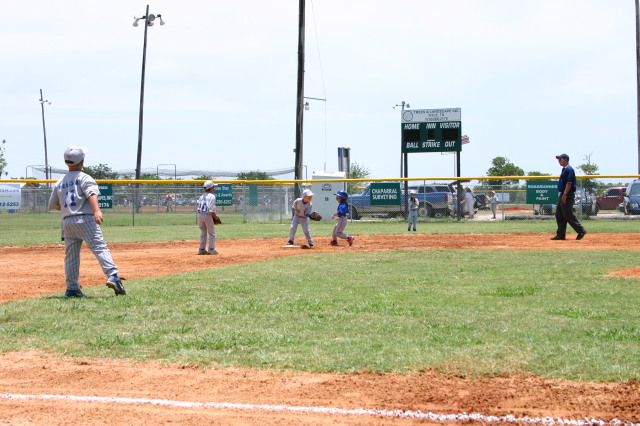 2006-06-17-Tball-AllStars-Bulldogs-Hays-CO-073-Joseph-puts-em-out-at-2nd.JPG
