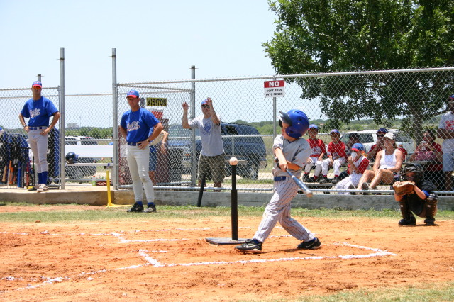 2006-06-17-Tball-AllStars-Bulldogs-Hays-CO-085-Matthew-bats.JPG