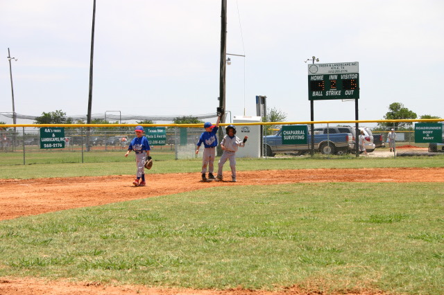 2006-06-17-Tball-AllStars-Bulldogs-Hays-CO-094-Seth-made-it-to-2nd-but-is-out-for-throwing-bat.JPG