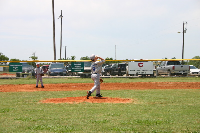 2006/06(June)/2006-06-17-Tball-practice-tournament/2006-06-17-Tball-AllStars-Bulldogs-Hays-CO-001-Matthew-throwing.JPG