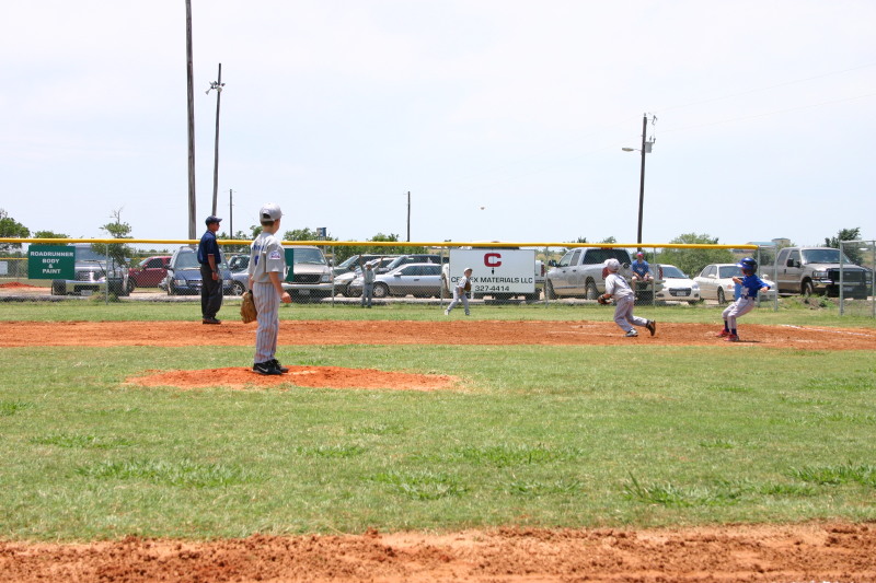 2006-06-17-Tball-AllStars-Bulldogs-Hays-CO-016-TylerWood-throws-it-in-from-Right.JPG