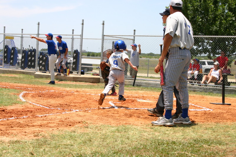 2006-06-17-Tball-AllStars-Bulldogs-Hays-CO-025-Matthew-scores.JPG