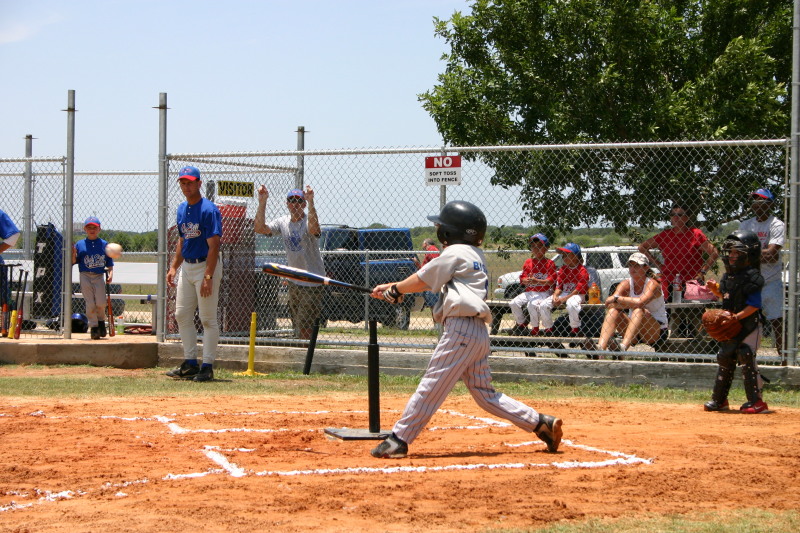 2006-06-17-Tball-AllStars-Bulldogs-Hays-CO-030-Ryan-hits.JPG