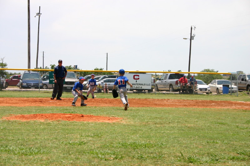 2006-06-17-Tball-AllStars-Bulldogs-Hays-CO-048-Gages-hit.JPG