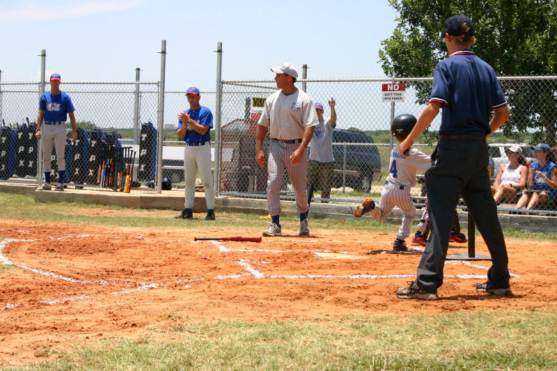 2006-06-17-Tball-AllStars-Bulldogs-Hays-CO-052-Chance-scored.JPG