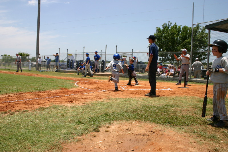 2006-06-17-Tball-AllStars-Bulldogs-Hays-CO-092-Matthew-scores.JPG