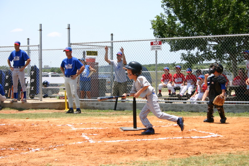 2006-06-17-Tball-AllStars-Bulldogs-Hays-CO-103-Chance-runs.JPG