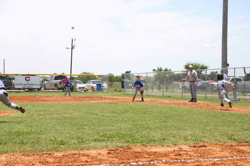 2006-06-17-Tball-AllStars-Bulldogs-Hays-CO-104-Chance-runs-fast.JPG