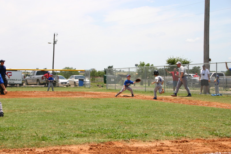 2006-06-17-Tball-AllStars-Bulldogs-Hays-CO-105-Chance-runs-fast.JPG