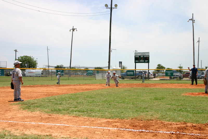 2006-06-17-Tball-AllStars-Bulldogs-Hays-CO-114-Seth-ran-to-2nd.JPG