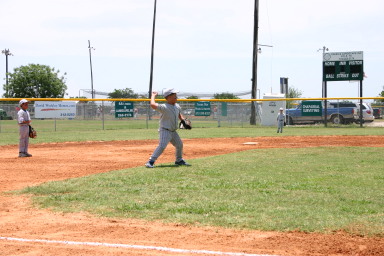 2006-06-17-Tball-AllStars-Bulldogs-Hays-CO-009-Stephen-throwing.JPG