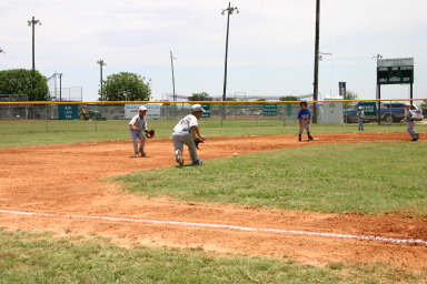 2006-06-17-Tball-AllStars-Bulldogs-Hays-CO-018-Stephen-makes-a-move-to-shortstop.JPG
