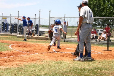 2006-06-17-Tball-AllStars-Bulldogs-Hays-CO-025-Matthew-scores.JPG