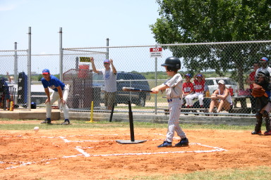 2006-06-17-Tball-AllStars-Bulldogs-Hays-CO-038-Chance-hits.JPG