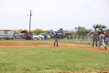 2006-06-17-Tball-AllStars-Bulldogs-Hays-CO-040-Chance-runs-fast.JPG