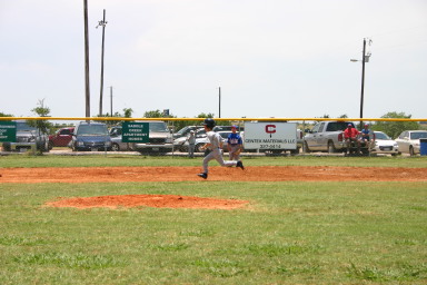 2006-06-17-Tball-AllStars-Bulldogs-Hays-CO-043-Chance-runs-fast-to-2nd.JPG