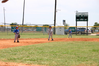 2006-06-17-Tball-AllStars-Bulldogs-Hays-CO-046-Chance-at-2nd.JPG
