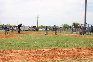 2006-06-17-Tball-AllStars-Bulldogs-Hays-CO-050-Gage-thrown-out-at-1st.JPG